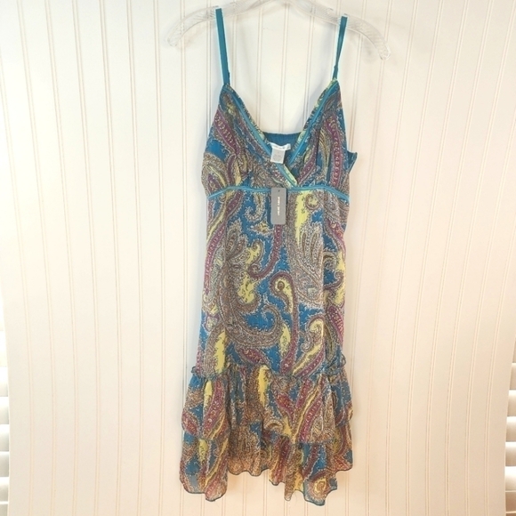 Poppy Garden Dresses & Skirts - Poppy Garden sleeveless lightweight dress bright paisley colors accented w/ blue